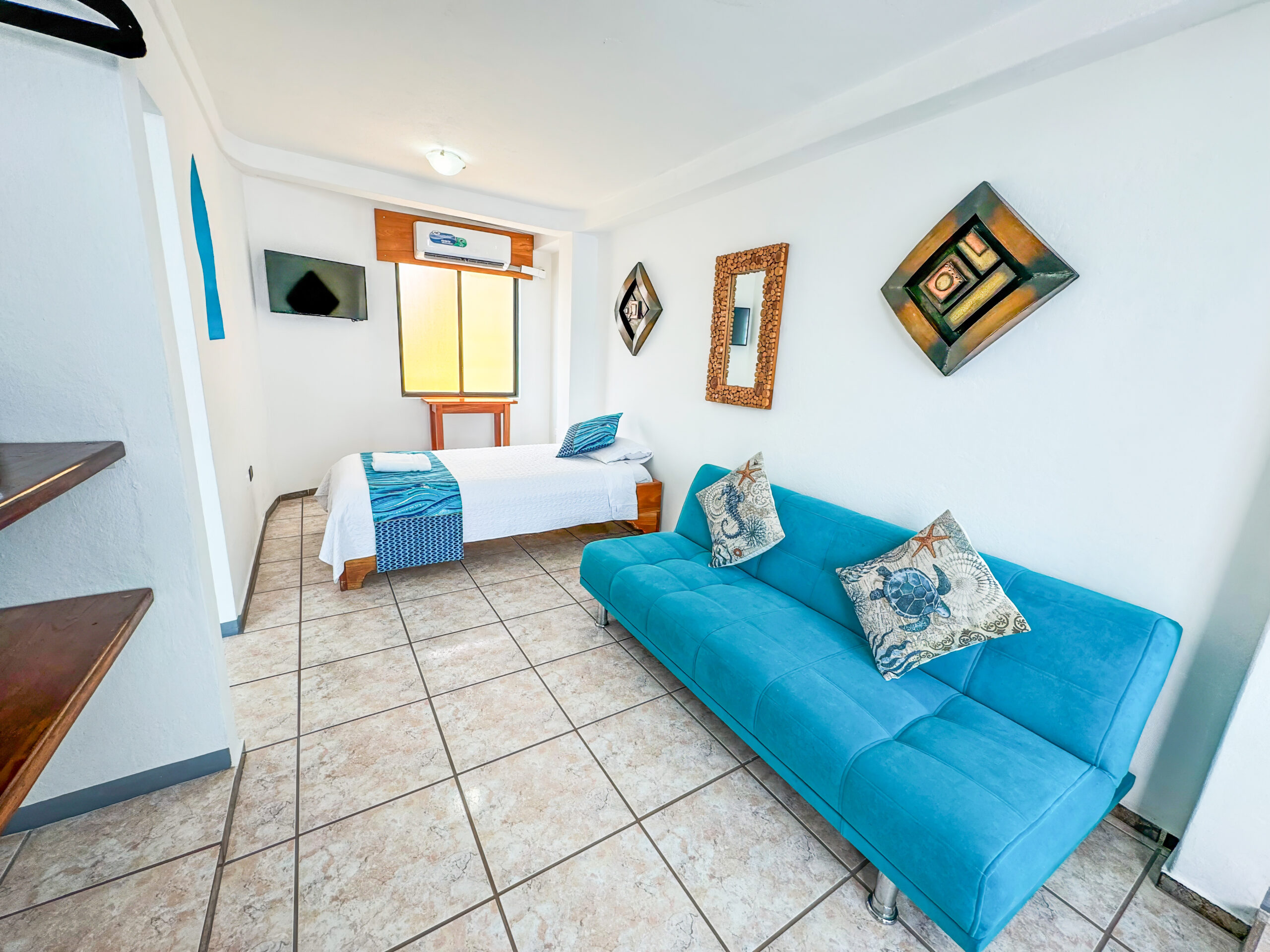 Piqueros Family Suite — large room